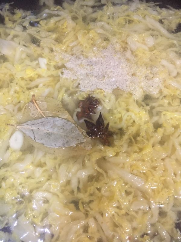 东北酸菜炖脊骨