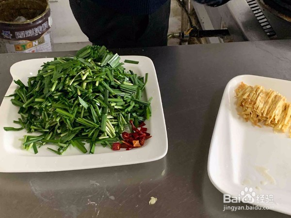 韭菜炒蛋皮的做法