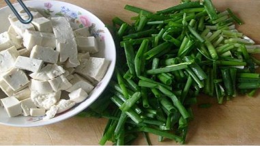 小葱咕嘟豆腐怎么做