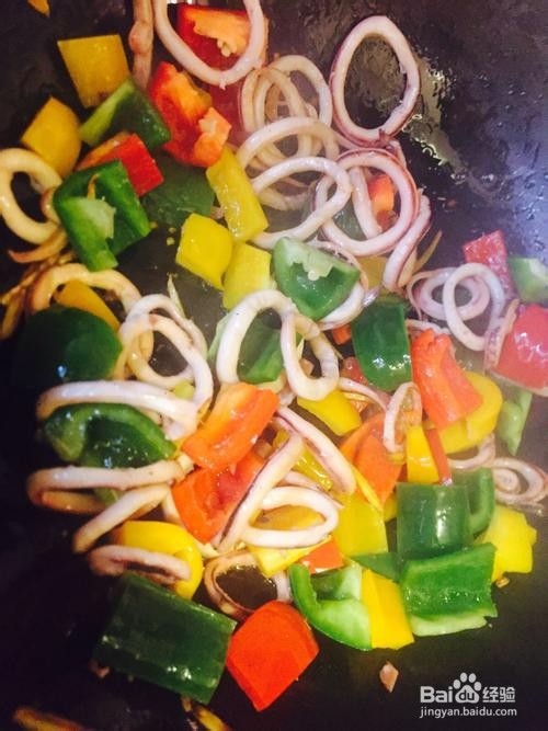 香辣好吃的炒鱿鱼圈的做法