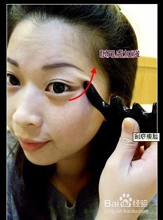 刮痧瘦脸，一周提升脸部完美线条