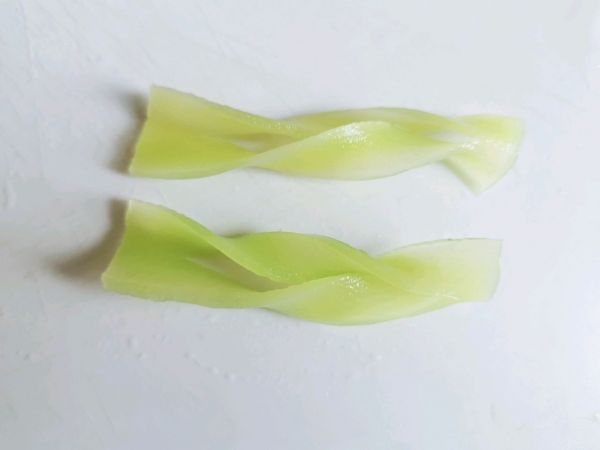 凉拌脆爽莴笋结