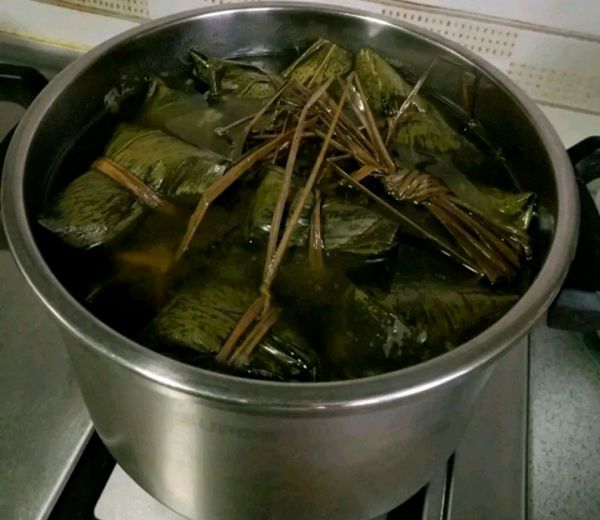 潮汕花生香菇咸肉粽