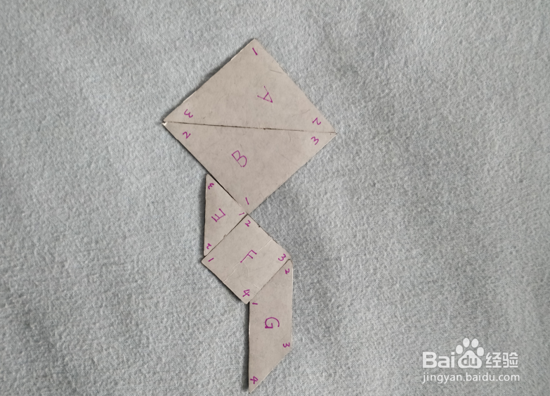 用七巧板怎样拼一只放飞的风筝？