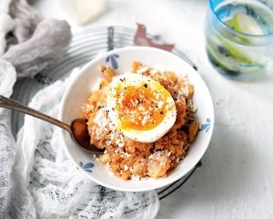 食补养生金枪鱼辣白菜土豆泥