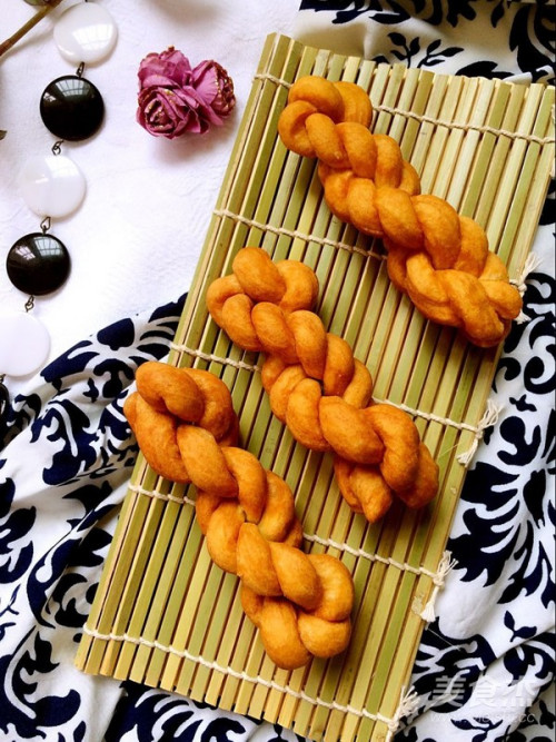 炸小麻花的做法