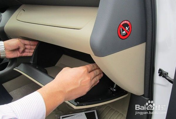 丰田RAV4更换空调滤芯安装教程