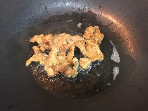 健康养生佳品茭白炒木耳的做法