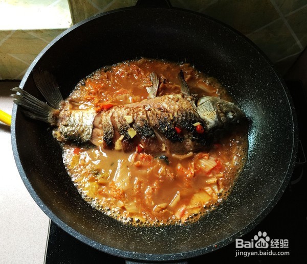 泡菜烧鲫鱼的做法