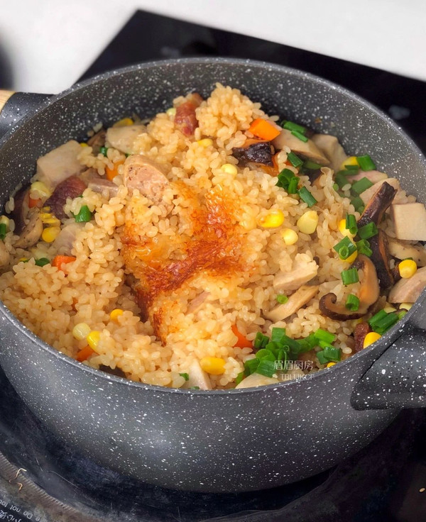 缤纷香芋煲仔饭