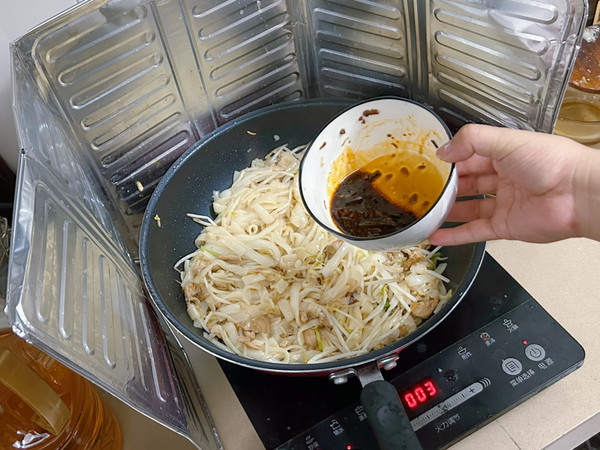 瘦肉豆芽炒河粉