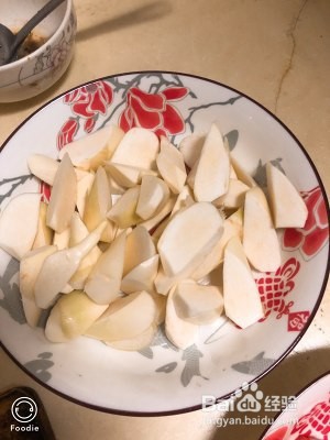 食补佳品茭白焖排骨的做法