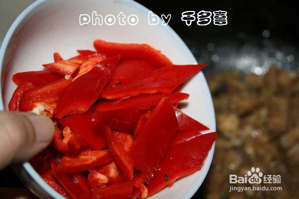 家庭木耳姜片炒鸡怎么做？