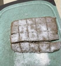 怎么调制一道美味的椰蓉葡萄小方?