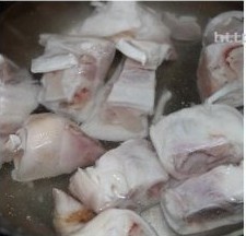 姜葱花生焖猪蹄