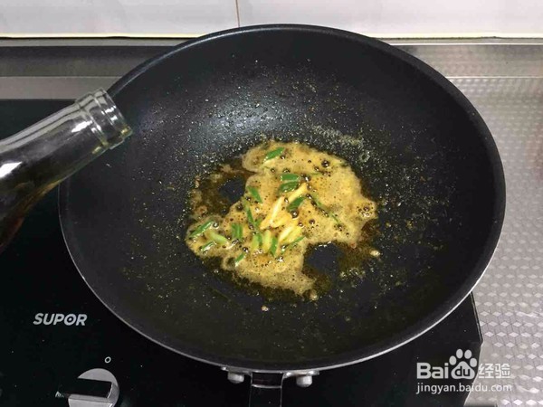 鲜虾豆腐煲和鸡公煲哪个更好吃，都是怎么做的？