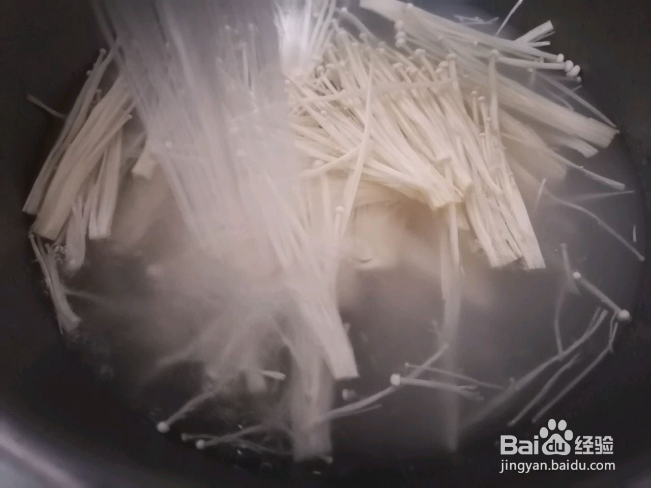 捞汁虾滑金针菇的做法
