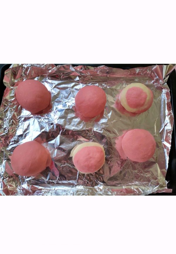 粉嫩嫩红丝绒小餐包