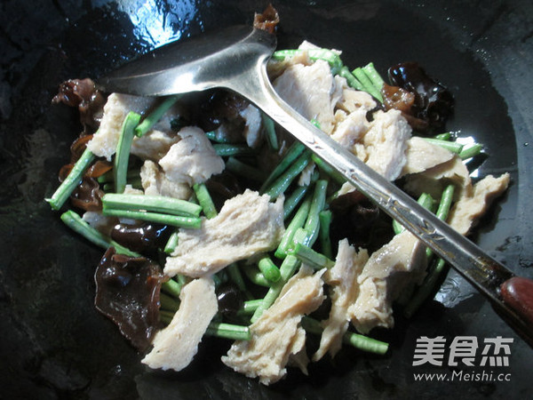 黑木耳带豆煮烤麸