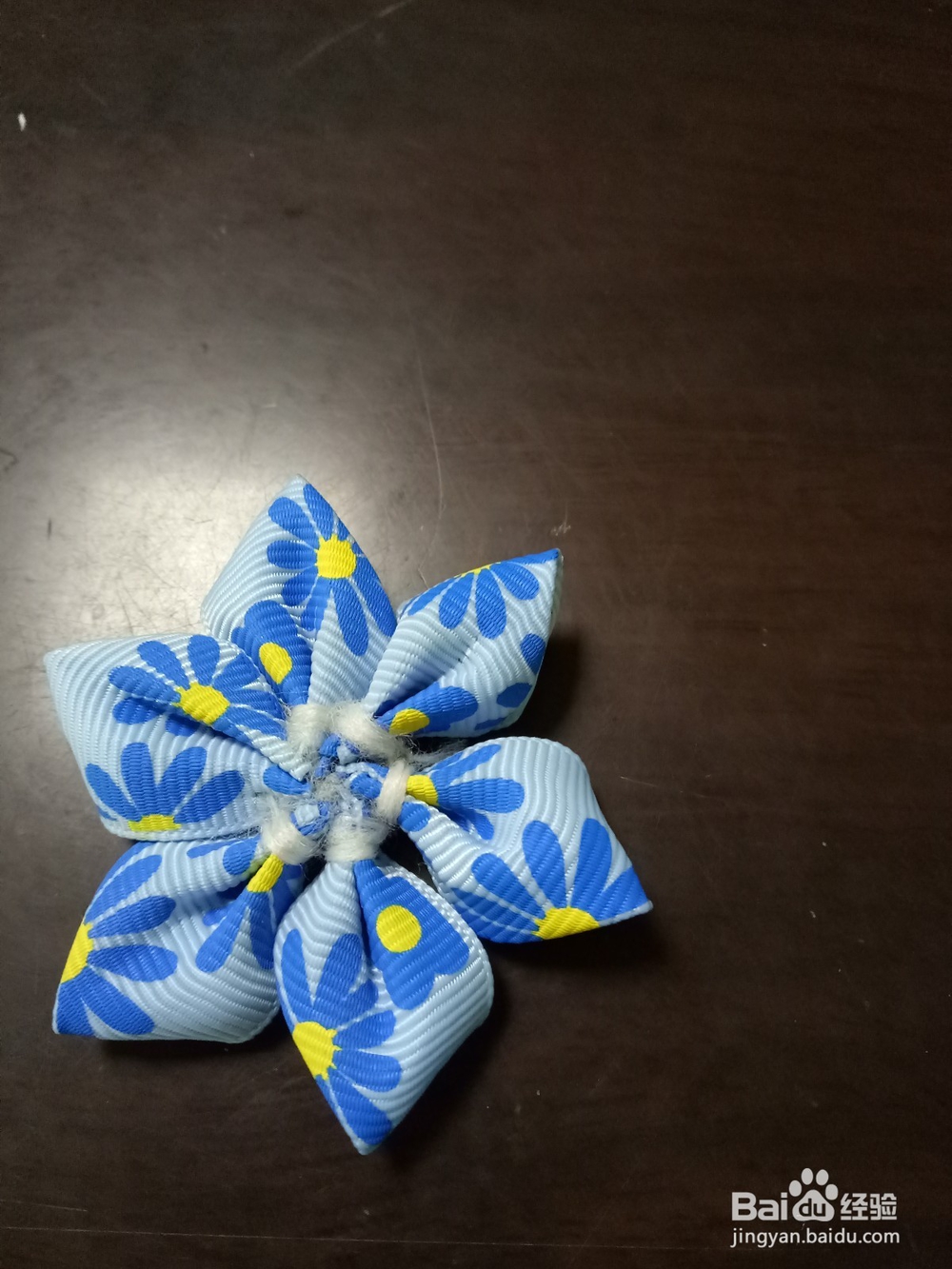 如何做一朵漂亮的丝带花