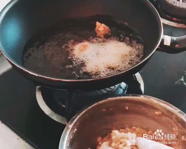 口味清脆的炸藕丸