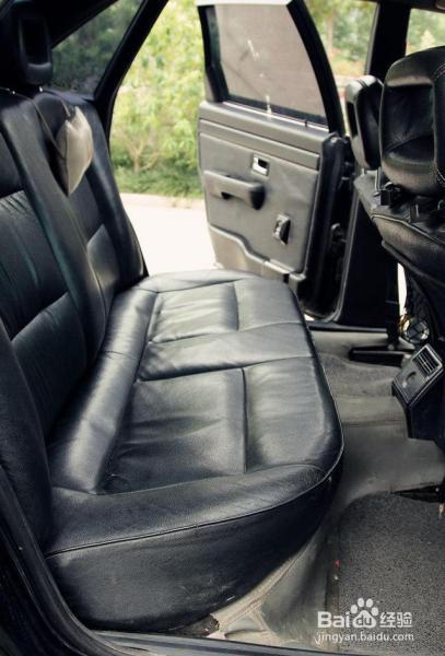 空调和收音机是豪华配置，奥迪A6见到这车也得叫声爷！