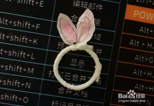 用口罩制作小兔子指环的步骤