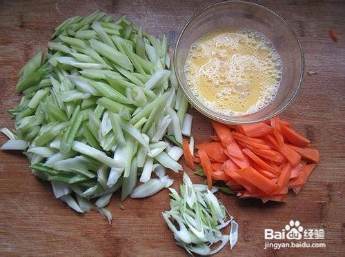 经典芹菜炒鸡蛋胡萝卜做法
