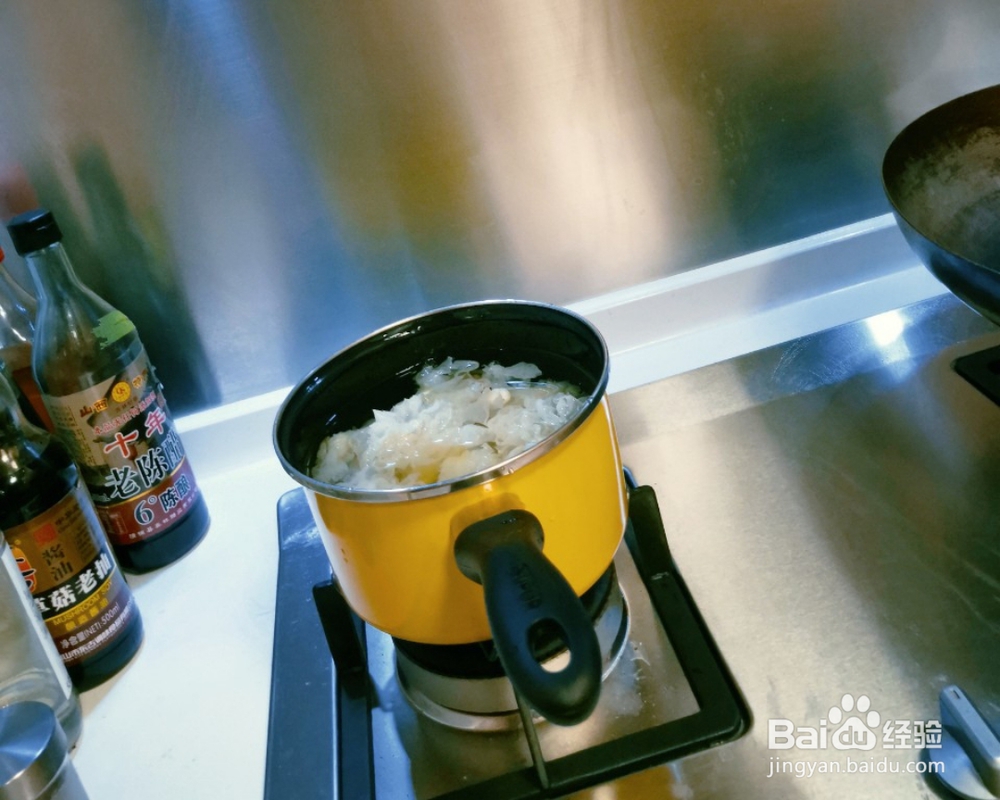 好吃不腻的银耳莲子羹