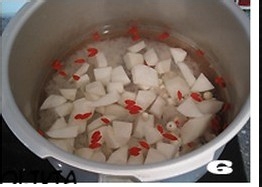 秋季必不可少的润燥养颜羹,秋梨银耳莲子羹