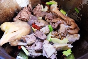 铁锅炖大鹅贴饼子