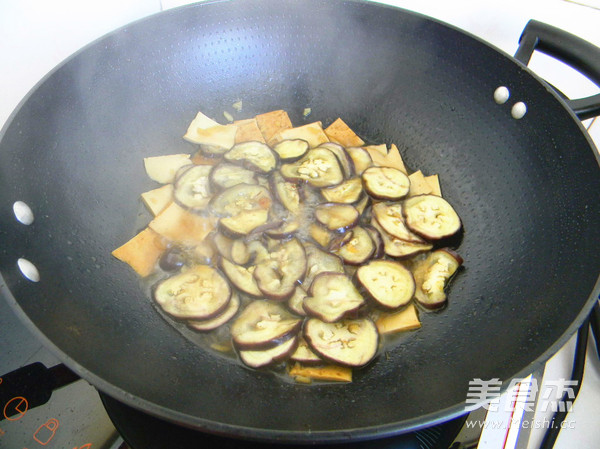 豆干烩茄子的做法