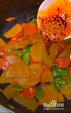 如何做火腿炒土豆片