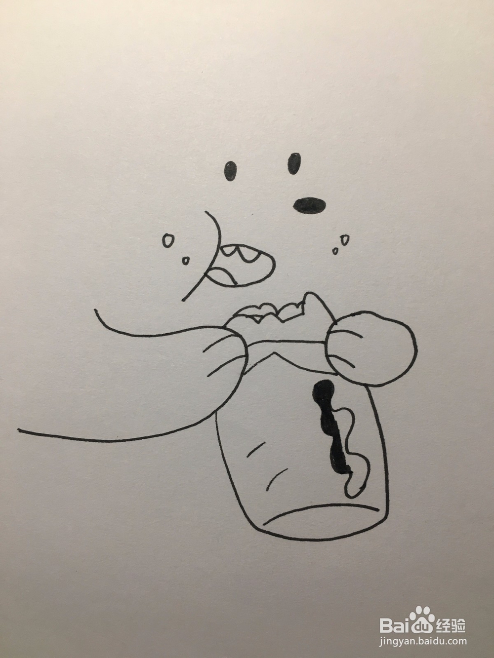 手绘简笔画:一只正在吃零食的大熊