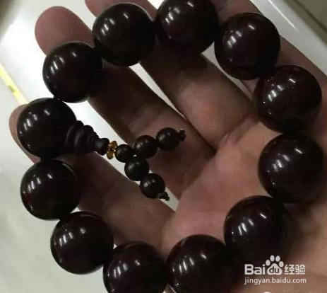 盘好的小叶紫檀是什么颜色