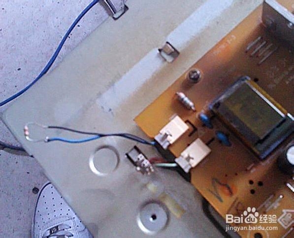 液晶显示器 小白巧妙屏蔽老化灯管维修