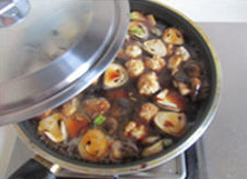 创意草菇焖鸡丸