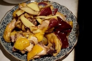 怎么做魔芋焖鸡