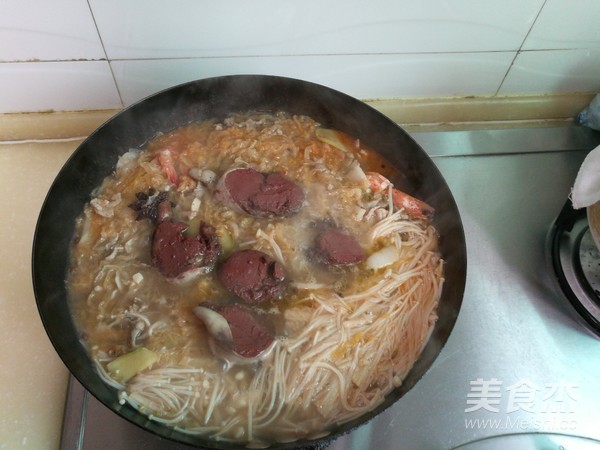 酸菜炖血肠的做法