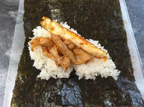 美味诱人的异国韩式紫菜饭卷