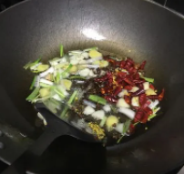 如何做泡椒烧鲫鱼