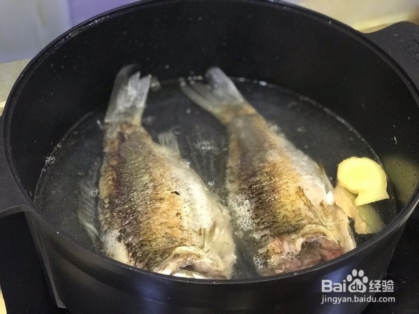 怎样制作鲫鱼汤