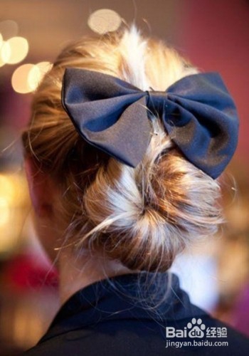 巧用蝴蝶结打造时尚亮眼发型
