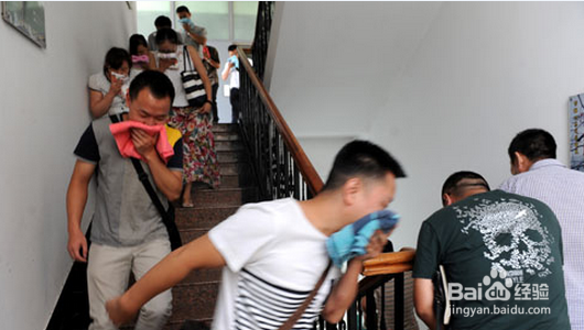 遇到突发火灾是如何进行自救【1】