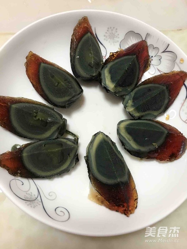 青椒皮蛋的做法