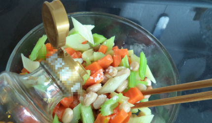 芹菜水煮花生米怎么做