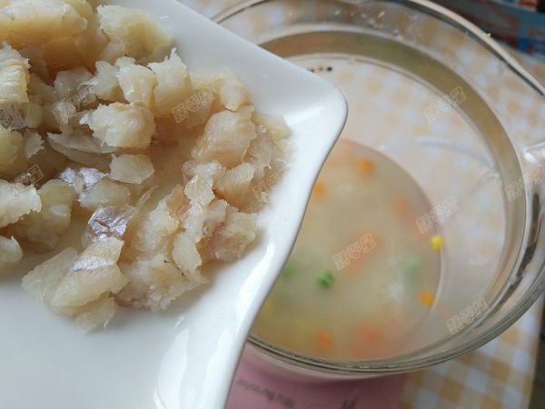 杂蔬藜麦鳕鱼粥