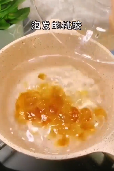 桃胶炖奶怎么做