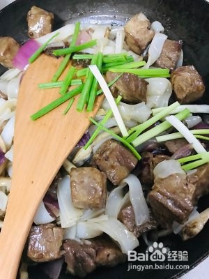 雪花牛肉粒炒河粉的做法