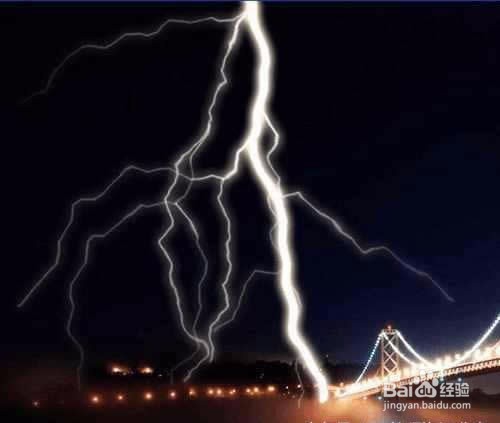 Photoshop给大桥夜空照片添加逼真的闪电效果